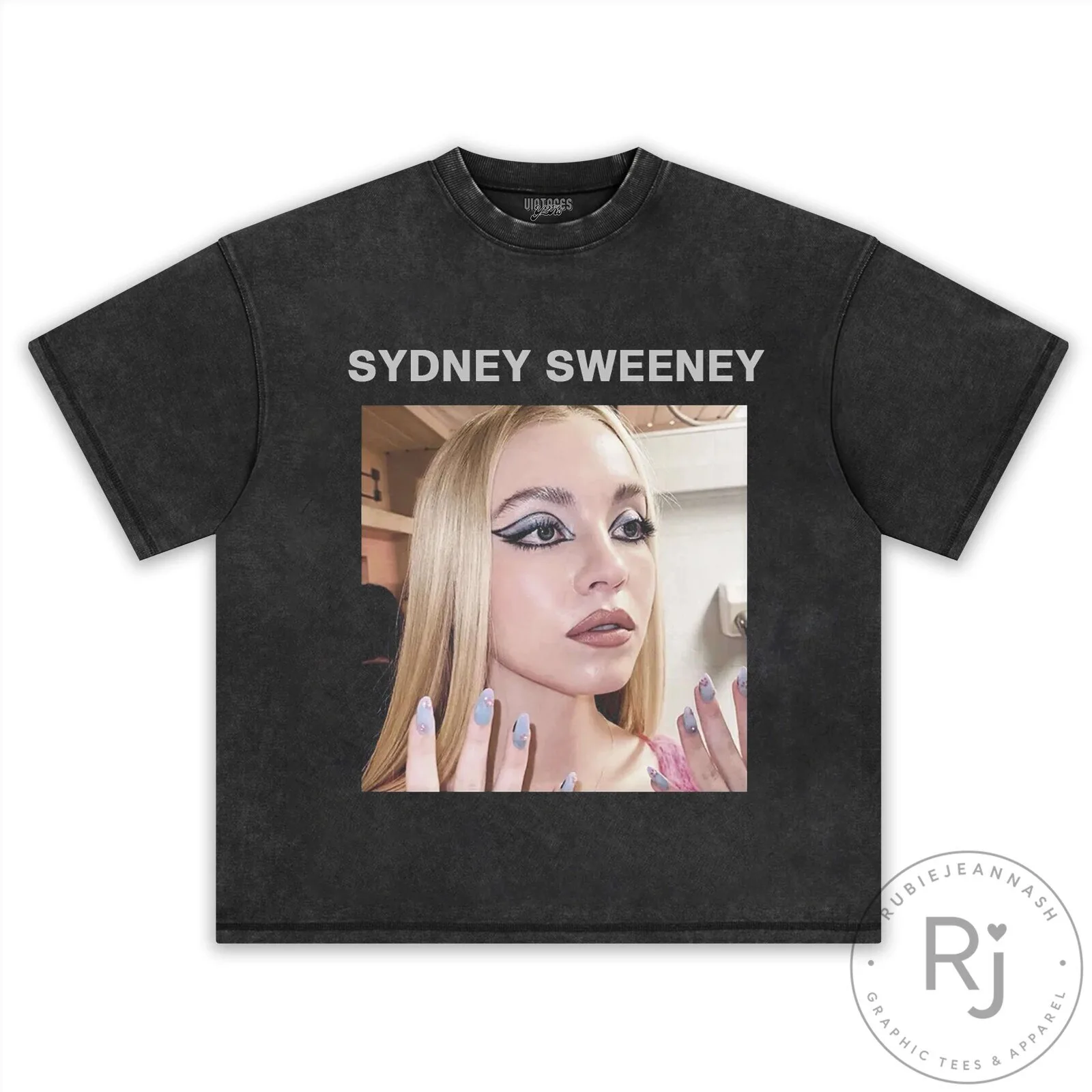 Sydney Sweeney Black Graphic T-Shirt with Actress Photo Print 13 Sydney Sweeney Black Graphic T-Shirt with Actress Photo Print